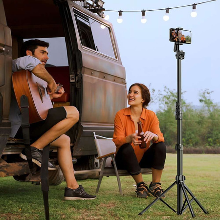 Selfie stick Ugreen LP680 ze stojakiem i pilotem Bluetooth 1.8m - czarny