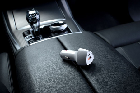 FORCELL CARBON ładowarka samochodowa Typ C 3.0 PD20W + USB QC3.0 18W 5A CC50-1A1C biała (Total 38W)