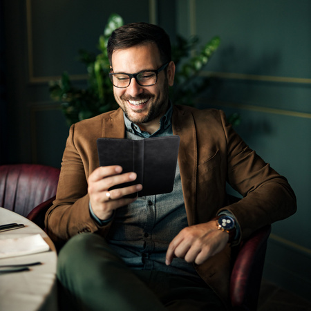 Kabura Uniwersalna COMMON - ROZMIAR M - do SAMSUNG S21 / NOTE / NOTE 2 / NOTE 3 / S10 / HUAWEI P30 Lite / P9 / P9 Lite / SONY XPERIA Z3 / Z4 / Z5