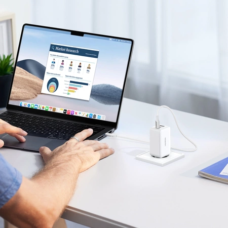 Szybka ładowarka sieciowa GaN Ugreen CD244 65W USB-A / 2x USB-C - biała