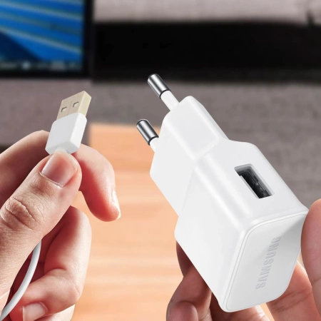 Samsung EP-TA200EWE USB-A 15W Wandladegerät mit EP-DR140AWE USB-A - USB-C Kabel (OOB Bulk - Ersatzverpackung) - weiß