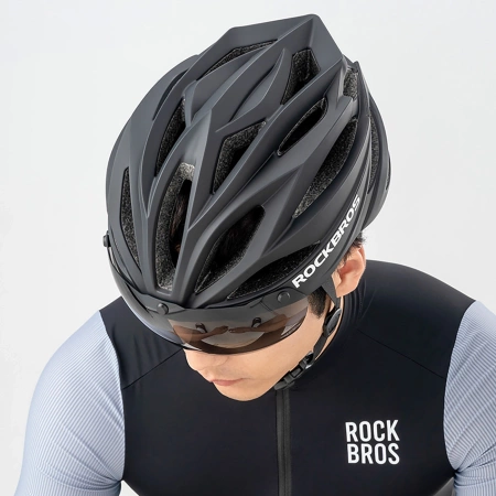 Kask rowerowy Rockbros z szybką, odpinane okulary z ochroną UV, unisex - czarno-brązowy