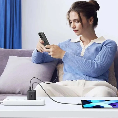 Ugreen X227 20W GaN Wandladegerät 1x USB-A 1x USB-C - Schwarz