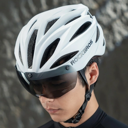 Rockbros Fahrradhelm mit Visier, abnehmbarer UV-Schutzbrille, Unisex, matt - weiß