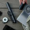 Energea Uchwyt do robienia zdjęć z wbudowanym powerbankiem Magear Magcam Grip czarny/black MagSafe PG-MCG5K-BLK